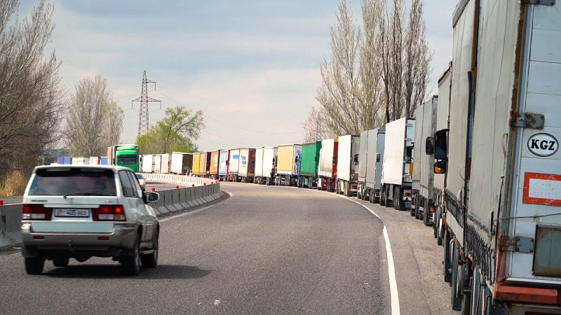 грузовики на границе России и Казахстана 